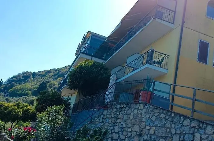 La Terrazzina فندق غارنانو